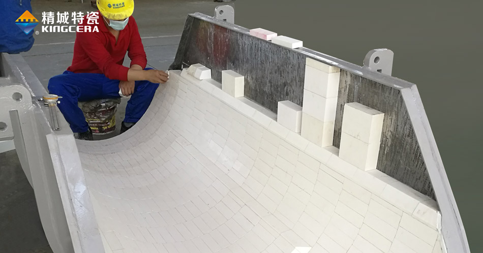 擺動(dòng)溜槽陶瓷襯板安裝